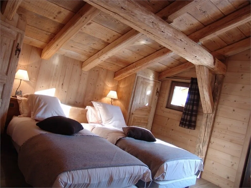 Chez La Fine Bed & Breakfast Les Gets 3*,  France